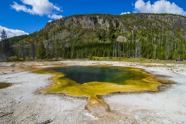 Colourful Emerald Pool, Black Sand Basin, Yellowstone National Park, UNESCO World Heritage Site, Wyoming, United States of America, North America