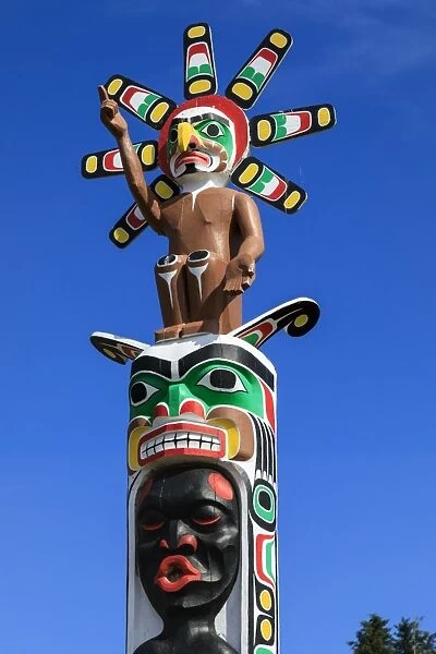 Colourful First Nation Totem Pole, Namgis Burial Grounds, Alert Bay, Cormorant Island