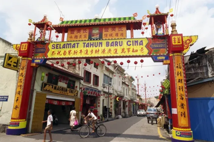 Framed Print : Colourful gateway and street scene in the town of Malacca in Malaysia Framed Print : Colourful gateway and street scene in the town of Malacca in Malaysia
