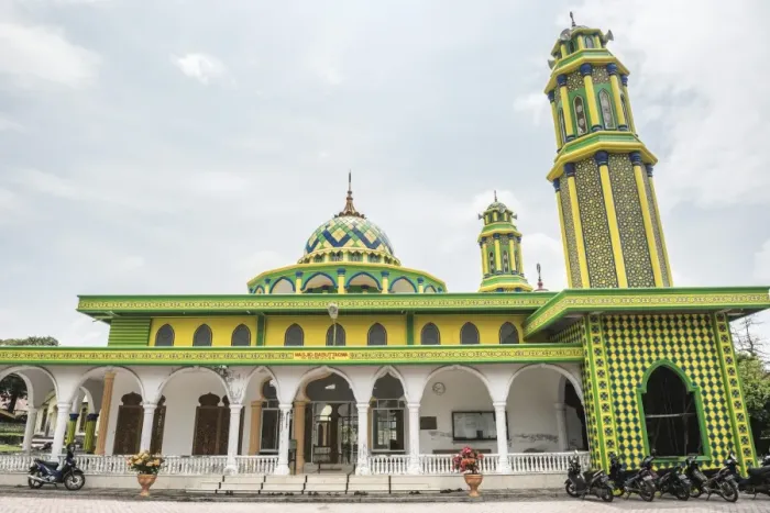 Framed Print : Colourful Mosque near Sabang, Pulau Weh Island, Aceh Province, Sumatra, Indonesia Framed Print : Colourful Mosque near Sabang, Pulau Weh Island, Aceh Province, Sumatra, Indonesia