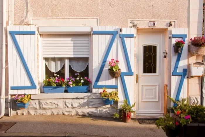 Framed Print : A colourful old fishermans house in Saint Vst La Hougue, Cotentin Peninsula, Normandy, France, Europe Framed Print : A colourful old fishermans house in Saint Vst La Hougue, Cotentin Peninsula, Normandy, France, Europe