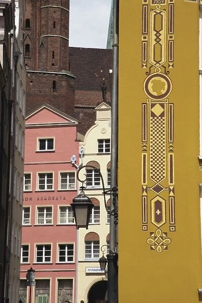 Colourfully renewed homes in main town, Gdansk, Pomerania, Poland, Europe