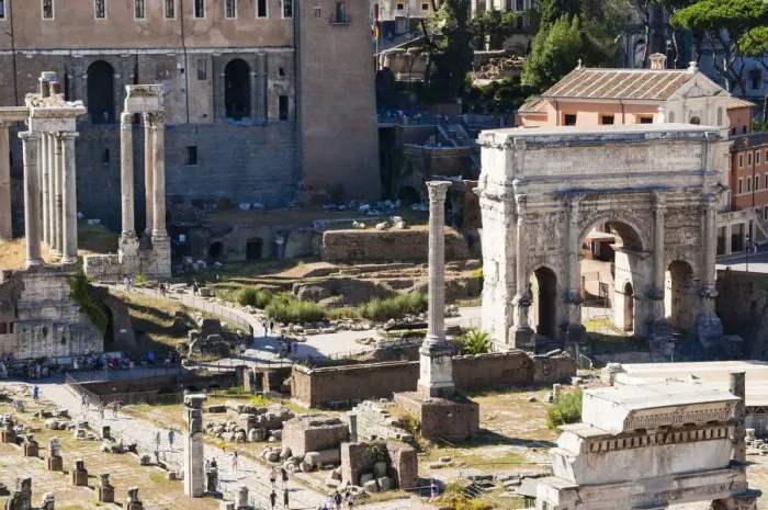 Framed Print : Column of Phocas, Arch of Septimius Severus, Roman Forum, seen from Palatine Hill Framed Print : Column of Phocas, Arch of Septimius Severus, Roman Forum, seen from Palatine Hill