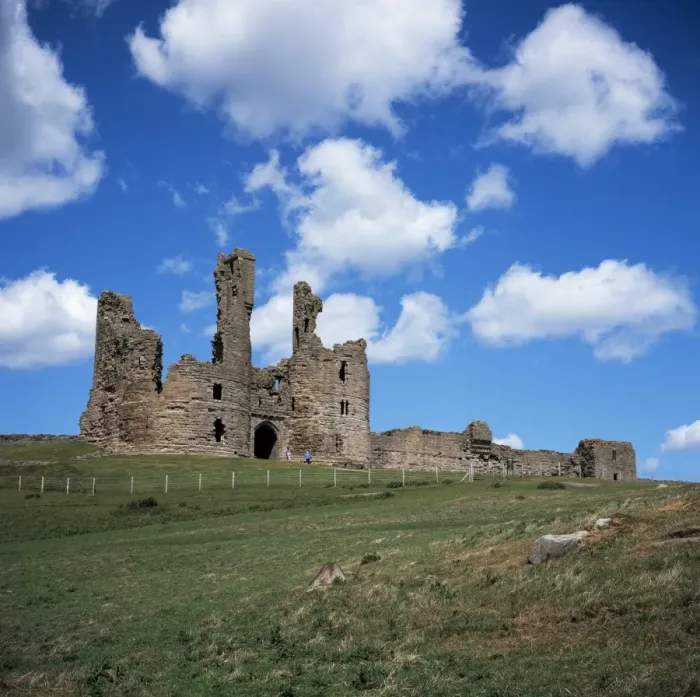 Framed Print : The keep and Constables tower on the right, Dunstanburgh Castle, Northumberland