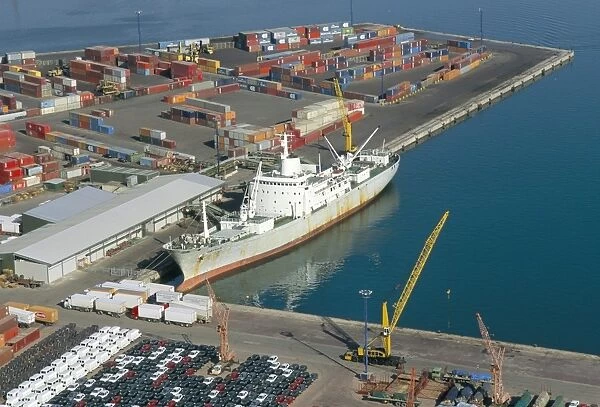 Container terminal and cargo ship