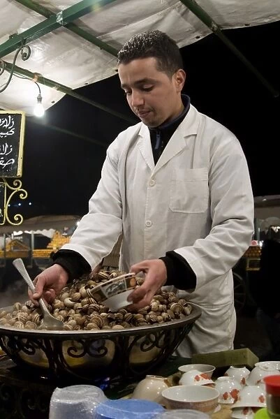 Cook serving snails from his stall in Djemaa el Fna, Place Jemaa el Fna (Djemaa el Fna)
