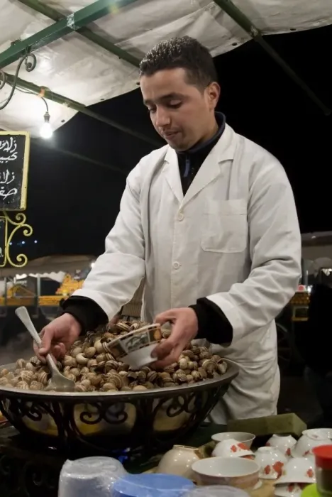Framed Print : Cook serving snails from his stall in Djemaa el Fna, Place Jemaa el Fna (Djemaa el Fna) Framed Print : Cook serving snails from his stall in Djemaa el Fna, Place Jemaa el Fna (Djemaa el Fna)