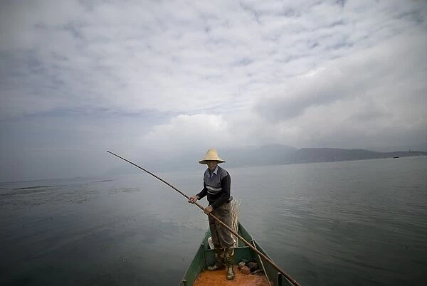 Cormorant fisherman, Erhai Lake, Dali, Yunnan, China, Asia