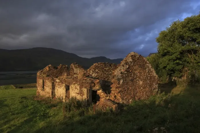 Framed Print : Cottage ruin, Loughros, Ardara, County Donegal, Ulster, Republic of Ireland, Europe