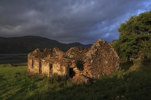 Cottage ruin, Loughros, Ardara, County Donegal, Ulster, Republic of Ireland, Europe