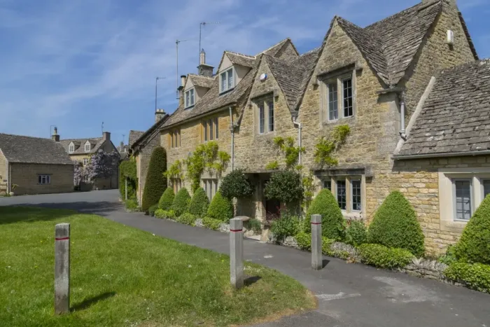 Framed Print : Cottages in Lower Slaughter, Cotswolds, Gloucestershire, England, United Kingdom, Europe Framed Print : Cottages in Lower Slaughter, Cotswolds, Gloucestershire, England, United Kingdom, Europe