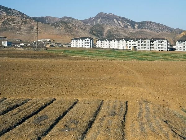 Countryside between Kaesong and Pyongyang, Democratic Peoples Republic of Korea (DPRK), North Korea, Asia