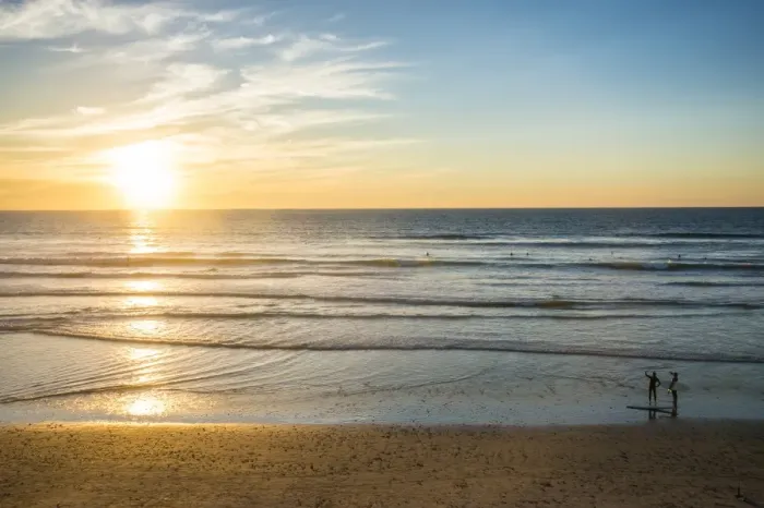 Framed Print : Couple in backlight walking at sunset, Del Mar, California, United States of America Framed Print : Couple in backlight walking at sunset, Del Mar, California, United States of America