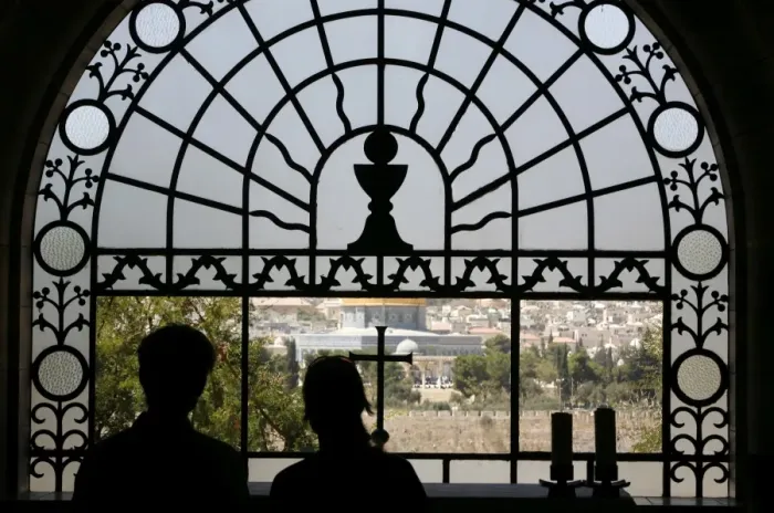Framed Print : Couple in Dominus Flevit church, Jerusalem, Israel, Middle East Framed Print : Couple in Dominus Flevit church, Jerusalem, Israel, Middle East