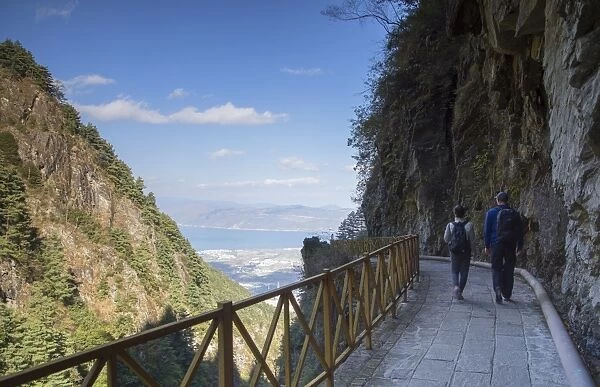 Couple hiking in Cang Mountains, Dali, Yunnan, China, Asia