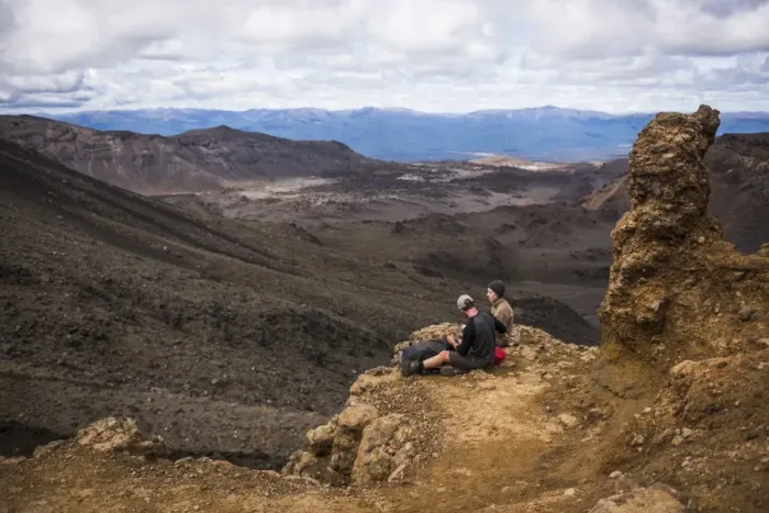 Framed Print : Couple resting on the Tongariro Alpine Crossing, Tongariro National Park, UNESCO