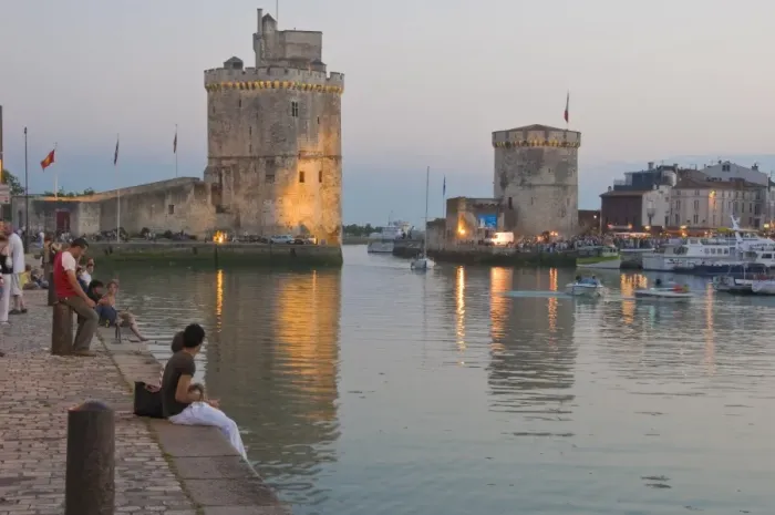 Framed Print : Couple sitting on the harbour-side at La Rochelle, Charente-Maritime, France, Europe Framed Print : Couple sitting on the harbour-side at La Rochelle, Charente-Maritime, France, Europe