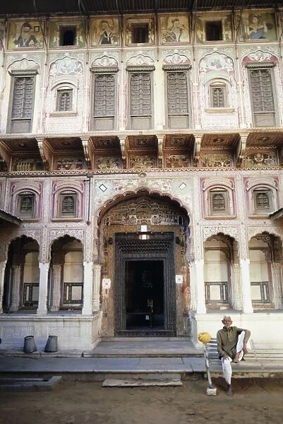 Courtyard of a fresco painted old merchants haveli (mansion)