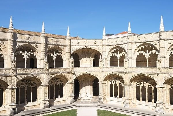 Courtyard of the two-storied cloister, Mosteiro dos Jeronimos (Monastery of the Hieronymites)