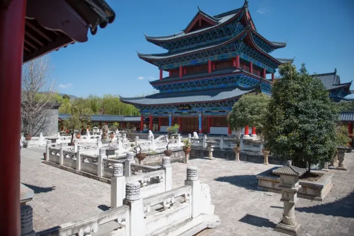 Framed Print : Courtyard view with white marble balustrades at Mufu Wood Mansion, Lijiang, Yunnan, China, Asia