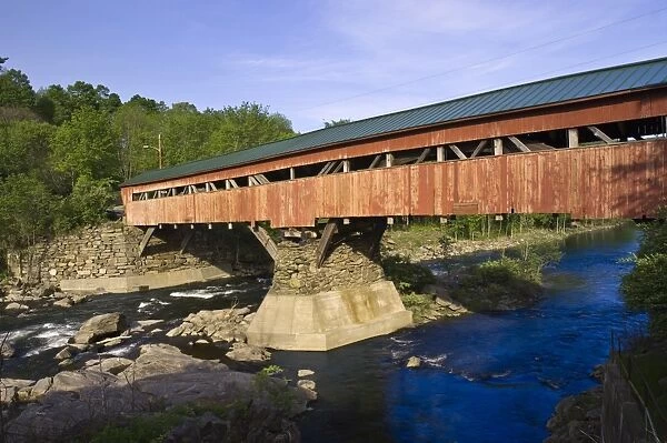 Covered bridge, Taftsville, Vermont, New England, United States of America, North America