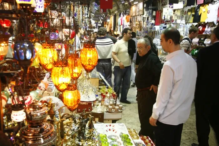Framed Print : Craft and lanterns shop in the Grand Bazaar, Istanbul, Turkey, Europe