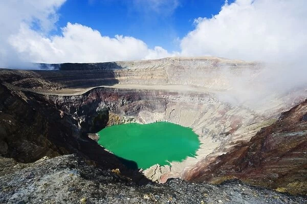 Crater lake of Volcan Santa Ana, 2365m, Parque Nacional Los Volcanes, El Salvador