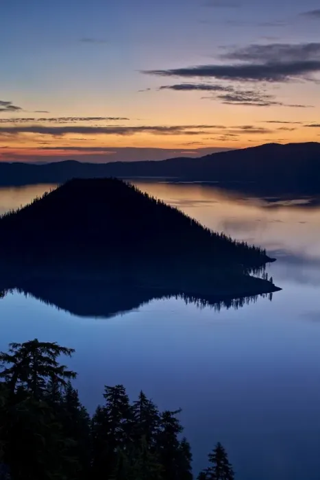 Framed Print : Crater Lake and Wizard Island at dawn, Crater Lake National Park, Oregon, United States of America, North America Framed Print : Crater Lake and Wizard Island at dawn, Crater Lake National Park, Oregon, United States of America, North America
