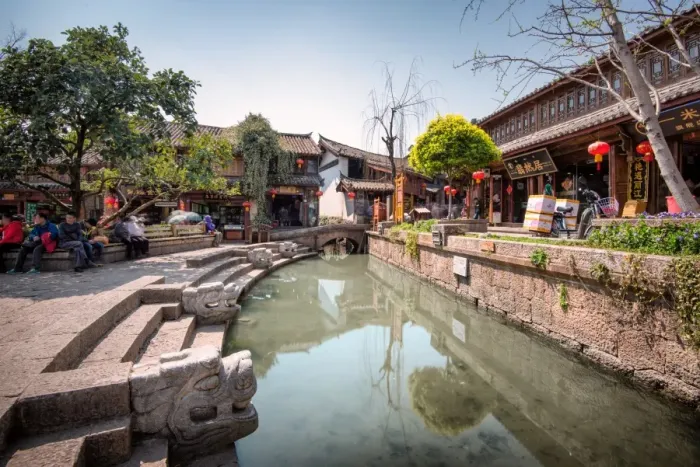 Framed Print : Creek at Square Market in Lijiang, Yunnan, China, Asia Framed Print : Creek at Square Market in Lijiang, Yunnan, China, Asia