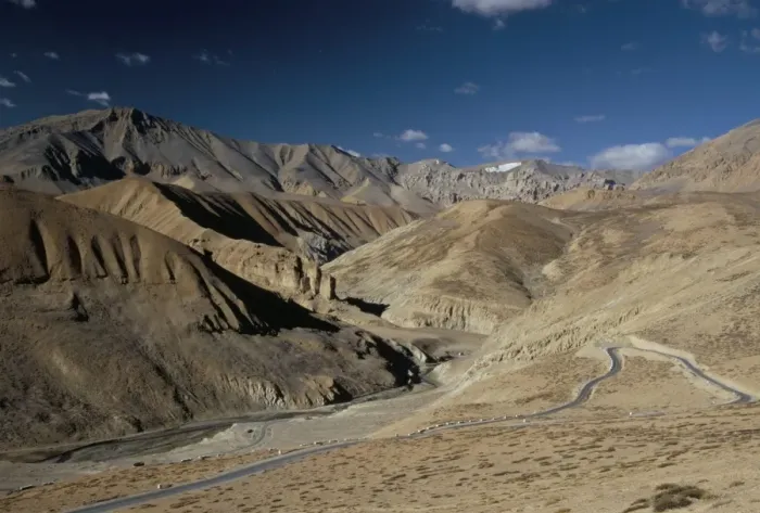 Framed Print : Crossing the Zanskar mountains near Pang Framed Print : Crossing the Zanskar mountains near Pang