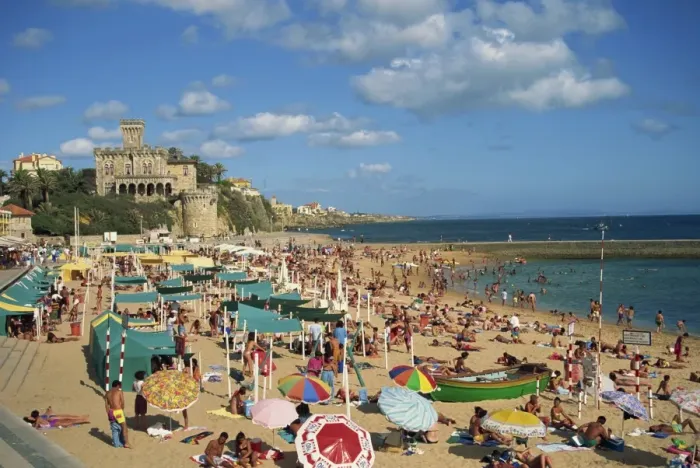 Framed Print : Crowded beach at Estoril Framed Print : Crowded beach at Estoril