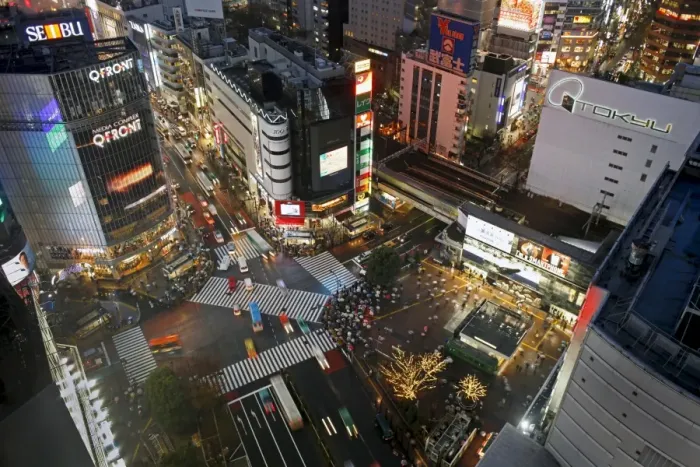 Framed Print : Crowds crossing the famous Shibuya Crossing crosswalks at the centre of Shibuyas fashionable shopping and entertainment district. Shibuya, Tokyo Framed Print : Crowds crossing the famous Shibuya Crossing crosswalks at the centre of Shibuyas fashionable shopping and entertainment district. Shibuya, Tokyo