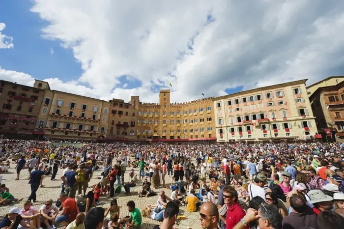 Framed Print : Crowds at El Palio horse race festival, Piazza del Campo, Siena, Tuscany, Italy, Europe