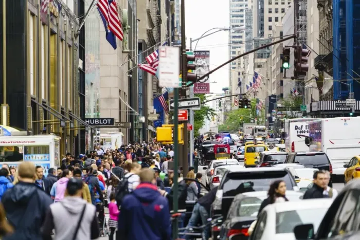 Framed Print : Crowds of shoppers on 5th Avenue, Manhattan, New York City, United States of America Framed Print : Crowds of shoppers on 5th Avenue, Manhattan, New York City, United States of America