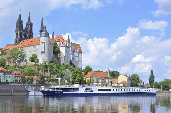Cruise ship on the Elbe before the Albrechtsburg in Meissen, Saxony, Germany, Europe