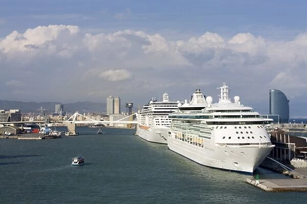 Cruise ships in Barcelona Port, Barcelona, Catalonia, Spain, Europe