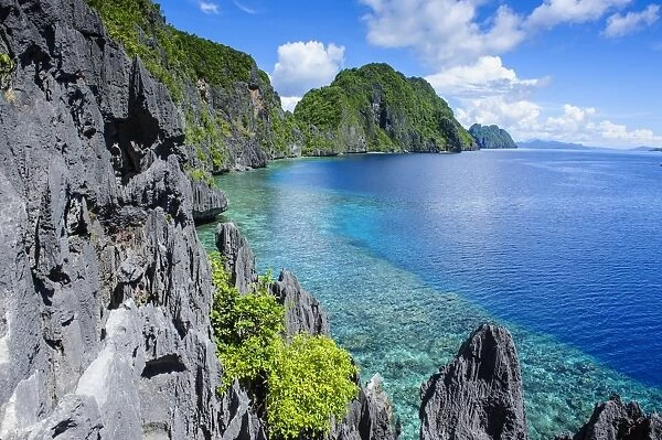 Crystal clear water in the Bacuit archipelago, Palawan, Philippines, Southeast Asia, Asia