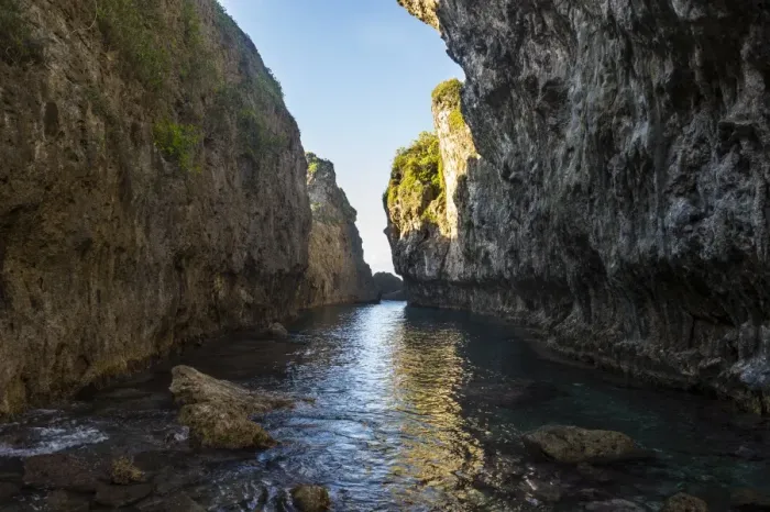 Framed Print : Crystall clear waters in the Matapa Chasm, Niue, South Pacific, Pacific Framed Print : Crystall clear waters in the Matapa Chasm, Niue, South Pacific, Pacific