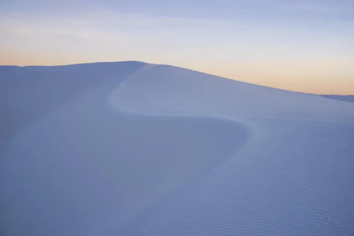 Framed Print : The curve of a sand dune at sunset in White Sands National Park, New Mexico Framed Print : The curve of a sand dune at sunset in White Sands National Park, New Mexico