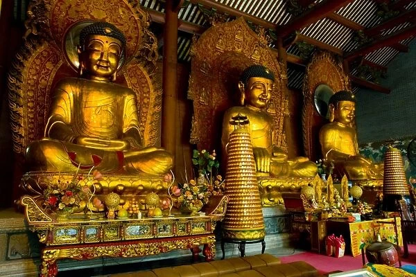Dafo Buddhist Temple, three statues in interior, Guangzhou (Canton), Guangdong