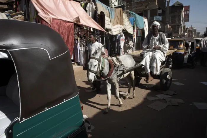 Framed Print : Daily life in Omdurman Souq Framed Print : Daily life in Omdurman Souq