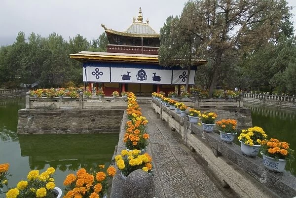 Dalai Lamas former summer palace, Lhasa, Tibet, China, Asia