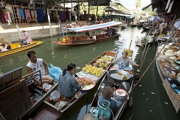 Damnoen Saduak Floating Market, Bangkok, Thailand, Southeast Asia, Asia