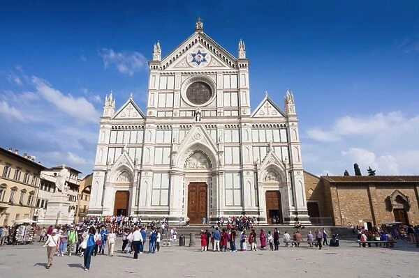 Dante Alighieri statue, Church of Santa Croce, UNESCO World Heritage Site, Florence (Firenze), Tuscany, Italy, Europe