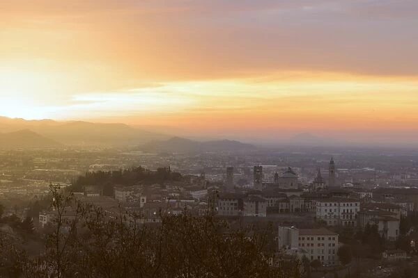 Dawn over Citta Alta (Upper City), Bergamo, Lombardy, Italy, Europe