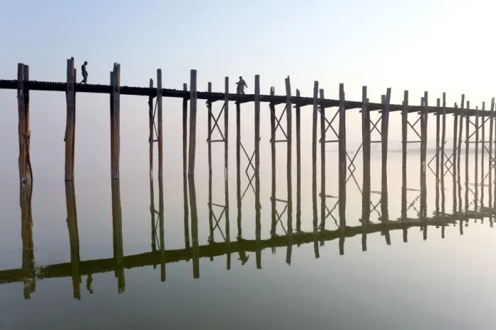 Framed Print : Dawn view of the famous U Bein teak bridge crossing Taungthaman Lake, the bridge reflecting in the calm water, near Mandalay, Myanmar (Burma), Asia Framed Print : Dawn view of the famous U Bein teak bridge crossing Taungthaman Lake, the bridge reflecting in the calm water, near Mandalay, Myanmar (Burma), Asia