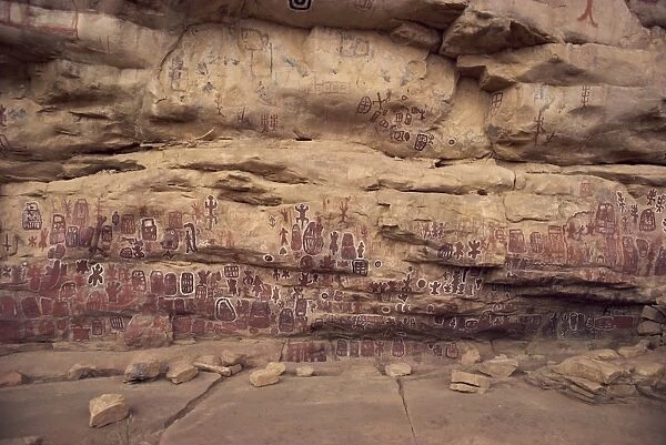 Decorated cliff wall at Dogon ritual site, Songo Village, UNESCO World Heritage Site