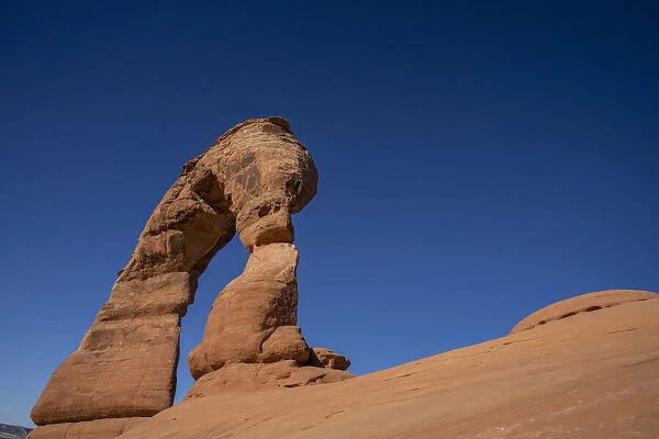 Delicate Arch under a blue sky, Arches National Park, Utah, United States of America