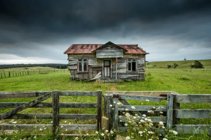 Framed Print : Derelict building in Far North, New Zealand, Pacific Framed Print : Derelict building in Far North, New Zealand, Pacific