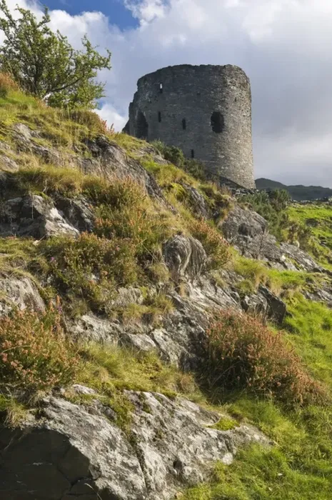 Framed Print : The derelict keep of Dolbadarn Castle on the banks of Llyn Padarn near Llanberis Framed Print : The derelict keep of Dolbadarn Castle on the banks of Llyn Padarn near Llanberis